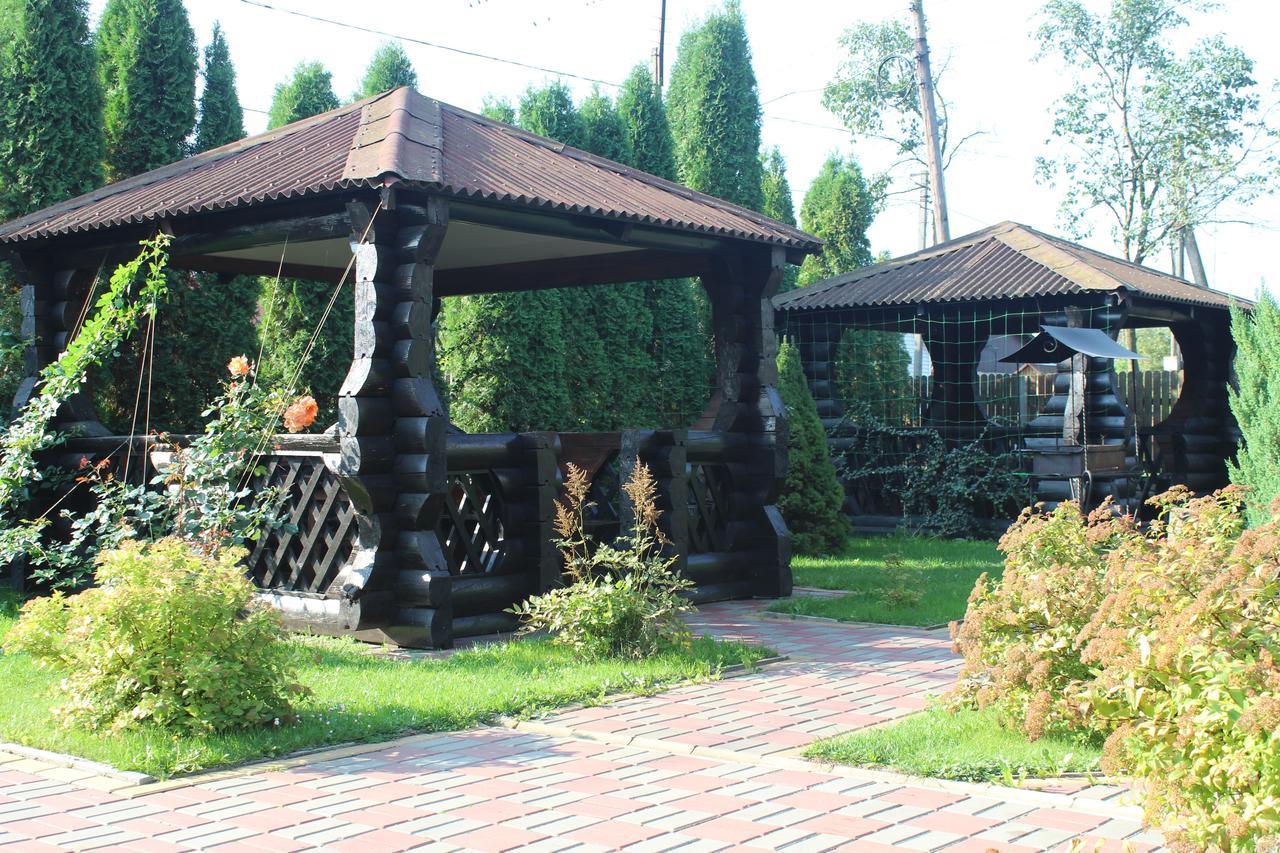 Hotel-Complex Mizh Triokh Ozer Svityaz' Exterior photo