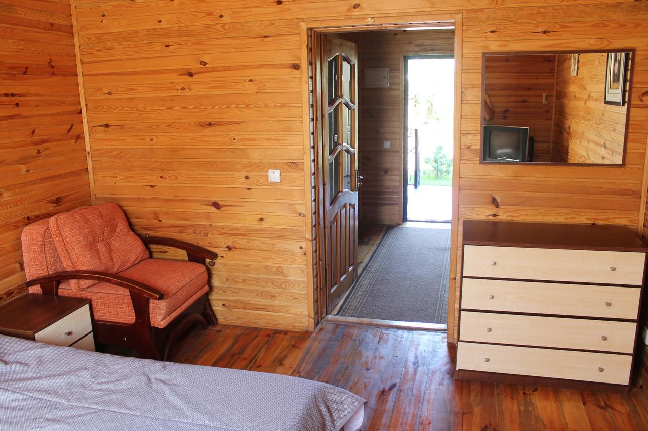 Hotel-Complex Mizh Triokh Ozer Svityaz' Exterior photo